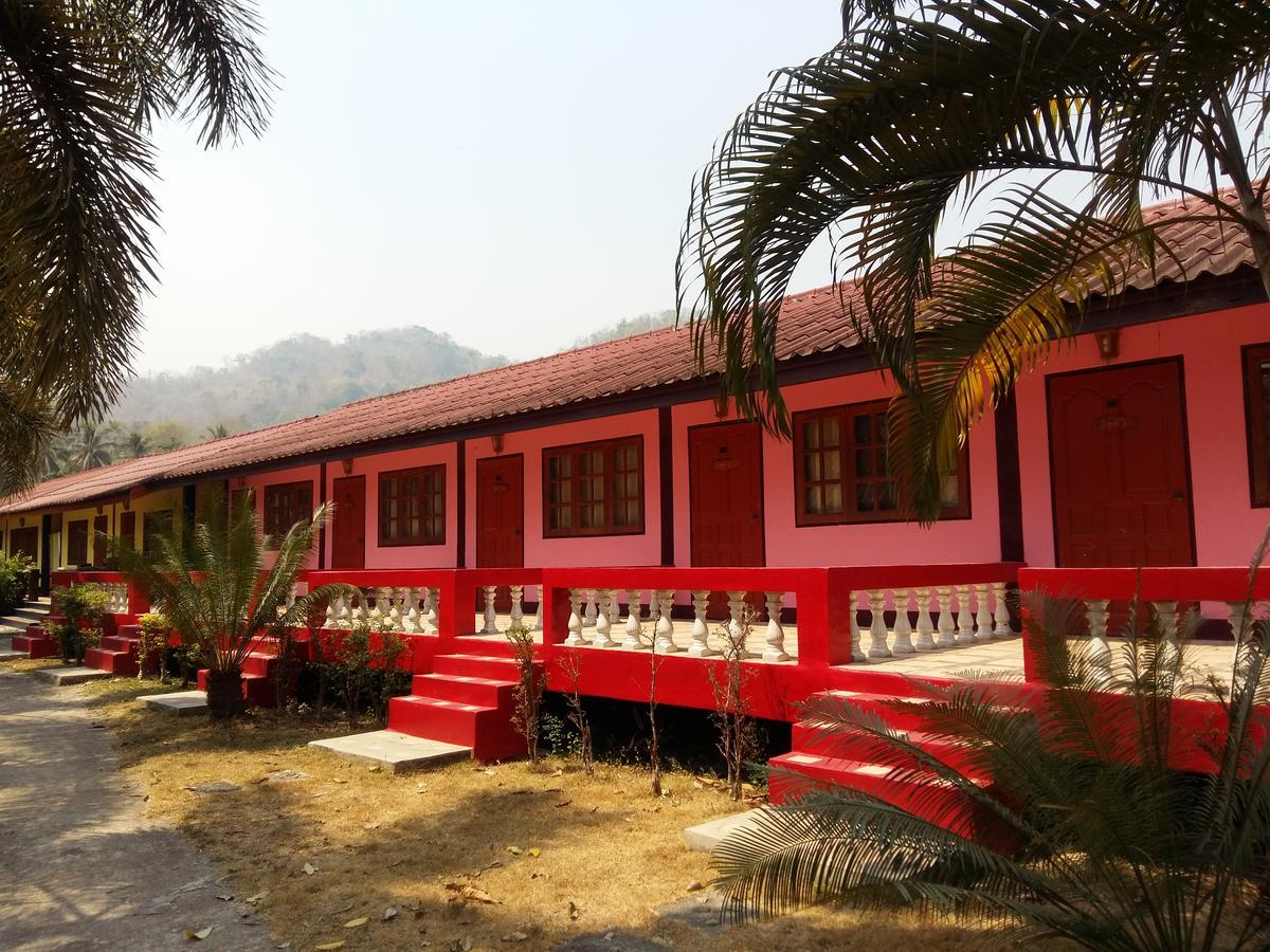 Umphangburiresort Exterior photo